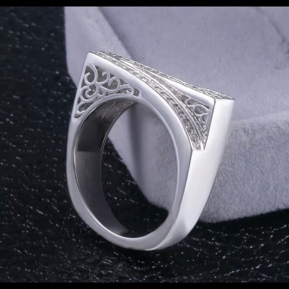 Ring - Picture 3 of 5